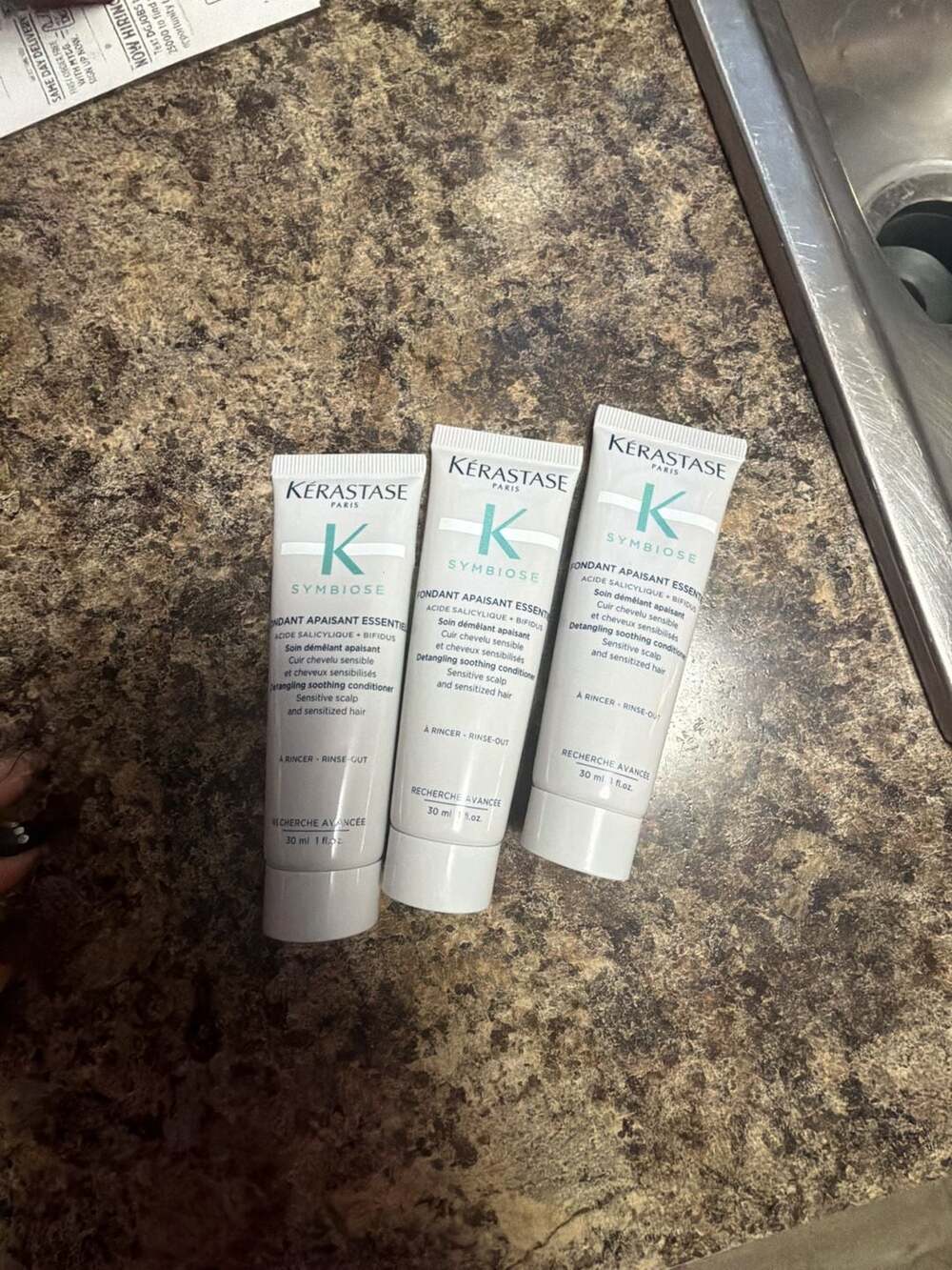 Kerastase Symbiose Fondant Apaisant Essentiel Detangling Soothing Conditioner 1